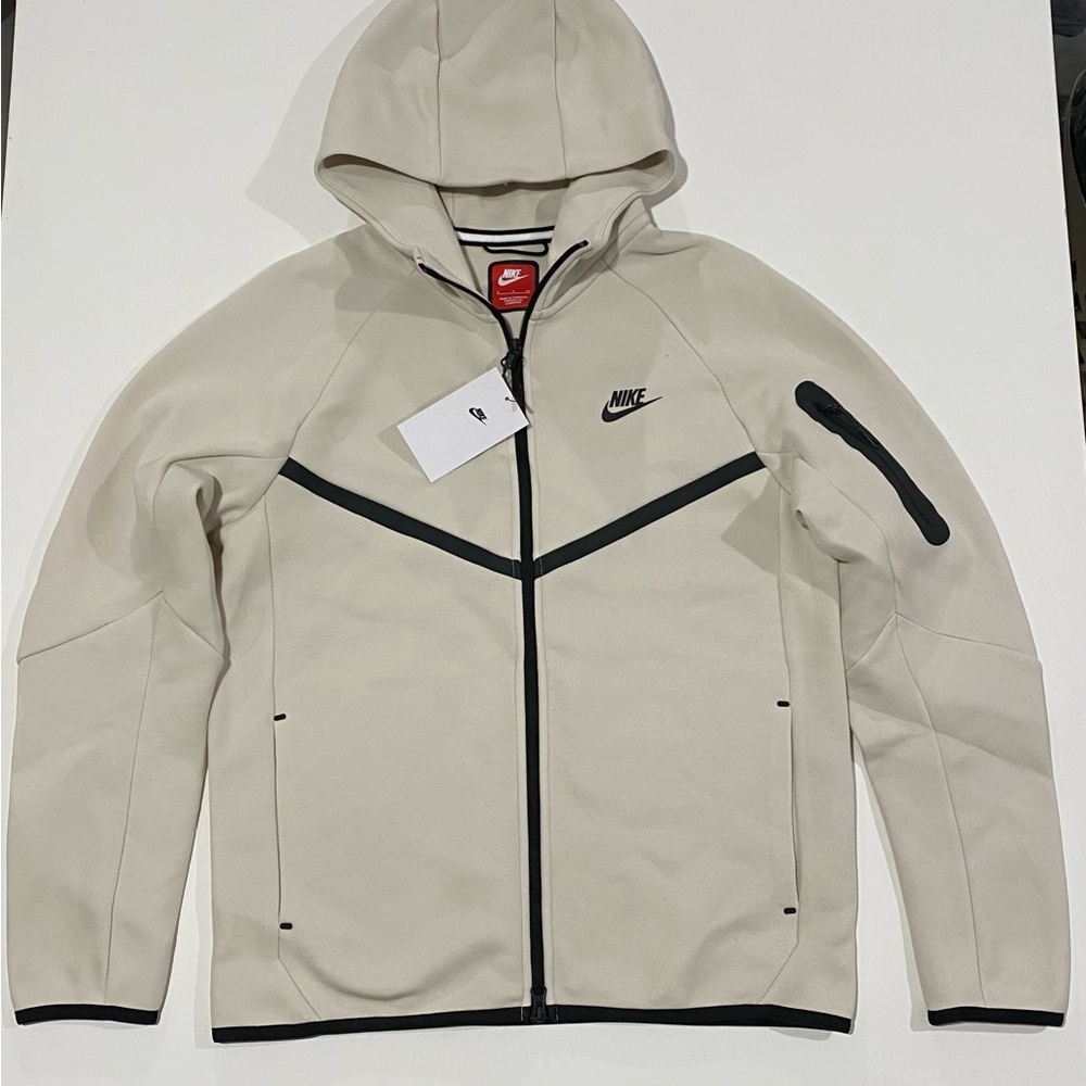 Nike Tech
Men's Fleece Windrunner Full-Zip Jacket  size S
